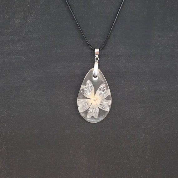 Transparent Statement Resin Pendant "Silene Bloom Deep", Botanical Jewelry, Modern Boho Pendant With Natural Flower Inside, Special Gift