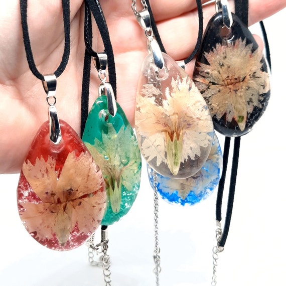 Resin jewelry with real dried Iris flowers, Aesthetic necklace, Bridesmaid gift, Boho resin pendants