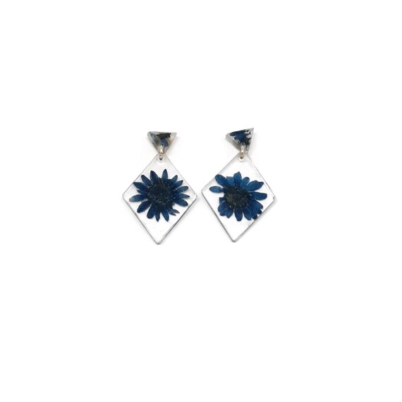 Transparent geometric earrings stud "Blue Daisy Bloom Deep" "handmade of resin with pressed flower inside, Floral jewelery