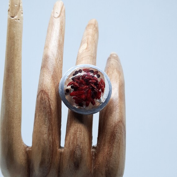 Statement resin ring filled with red colorful seeds, Aesthetic rings, Botanical jewelry, Modern rings, Cocktail rings, Adjustable rings