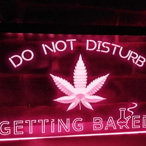 Non disturbare Getting Baked Insegna LED illuminata Luci al neon e insegne divertenti per cannabis Decorazione luminosa per erba e marijuana