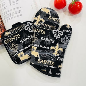 Ready to Ship. Sports Saints Fan. Football Orleans. Oven Mitts, Potholders Handle Sets. Thick Quilted Handmade. Hostess, Christmas Gift.