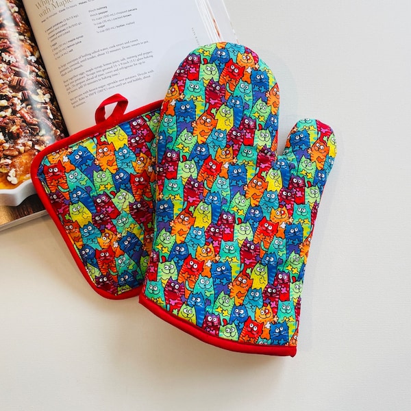 Ready to Ship. Rainbow Cats Kittens. Oven Mitts, Potholders, Pot Handle Cover Sets. Extra Thick Quilted Handmade. Hostess, Gift Sets.