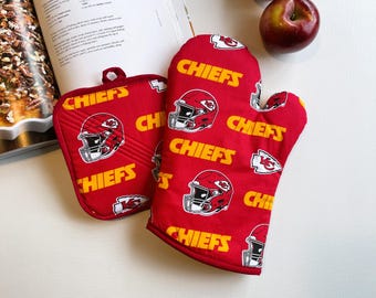 Football Team Red Orange Chiefs. Oven Mitt Gift Set, Potholder. Extra Thick Quilted Handmade. Hostess, Birthday, Sport Fan.