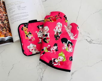 Ready to ship. Fancy Pretty Girly Ladies Pink. Oven Mitts, Potholders, Pot Handle Cover Sets. Thick Quilted. Gift Sets.
