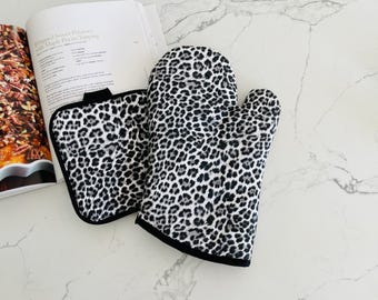Ready to Ship. Black, Gray Leopard Cheetah Print. Oven Mitts, Potholders Handle Gift Sets. Thick Quilted.