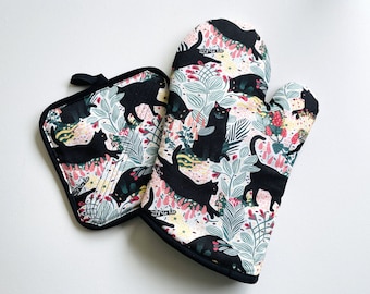 Black Cats in Garden Playing. Oven Mitts, Potholders, Pot Handle Cover Sets. Thick Quilted. Gift Sets.