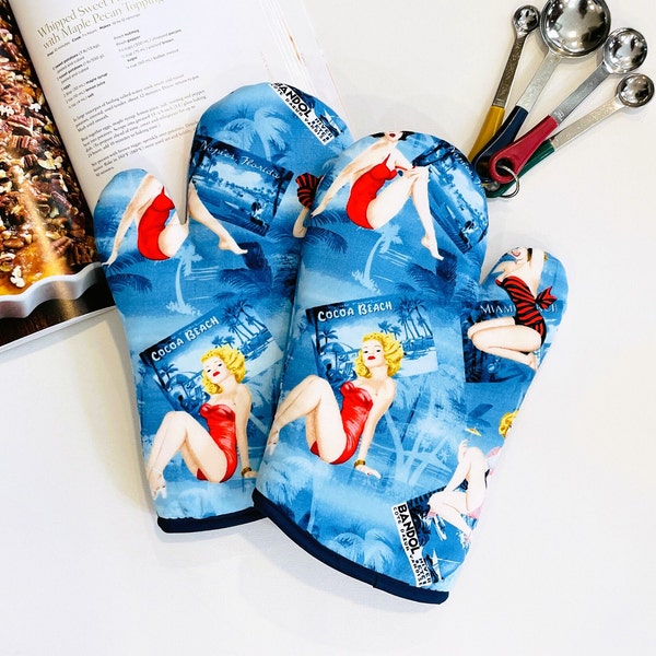 Ready to Ship. Vintage Retro Pin Up Beach Girls. Oven Mitts and Potholders Gift Set - Kitchen Decor - Housewarming, Holiday Gift