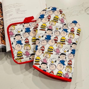 Peanut Charlie Snoop Gang. Oven Mitt Potholder Set. Pot Handle Cover. Gift Sets.  Extra Thick Quilted.