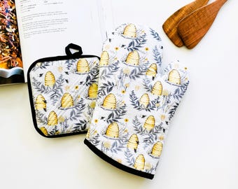 Ready to Ship. Honey Bee Hives Meadows Yellow. Oven Mitt, Potholder. Pot Handle Cover. Thick Quilted.