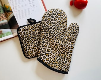 Ready to Ship. Leopard Cheetah Print. Oven Mitts, Potholders Handle Sets.  Extra Thick Quilted .