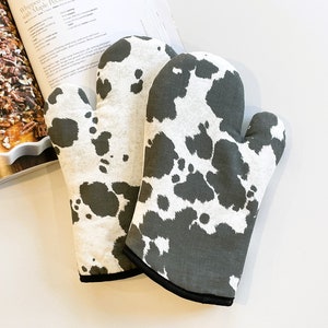 Cow Spot Print Black Beige. Oven Mitt Gift Set, PotHolder. Extra Thick Quilted Handmade. Hostess, Birthday, Gifts. image 1