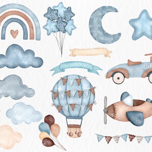 Puede incluir: Ilustraciones en acuarela de un arco&iacute;ris, nubes, estrellas, globos, una luna, un coche, un avi&oacute;n, un globo aerost&aacute;tico y pancartas. La paleta de colores incluye tonos de azul, marr&oacute;n y beige, creando una est&eacute;tica suave y caprichosa.