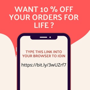 Puede incluir: La pantalla de un tel&eacute;fono inteligente que muestra un globo de di&aacute;logo rojo con el texto "WANT 10% OFF YOUR ORDERS FOR LIFE?" y un enlace para unirse a un programa: "https://bit.ly/3wUZrf7".