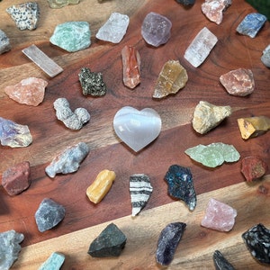 Beginners Crystal Set | 50 Crystal set | Crystal Starter Kit | 50 Labeled Crystal Set | Raw Chakra Stones & Crystals