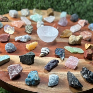 Beginners Crystal Set | 50 Crystal set | Crystal Starter Kit | 50 Labeled Crystal Set | Raw Chakra Stones & Crystals