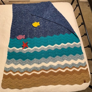 Hand-crochet beach baby/kids blanket. Nursery blanket. Interactive, and removable sea animals.