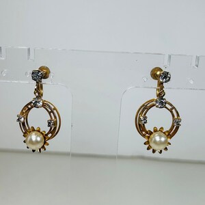 Vintage Goldand Faux Pearl Round Screw Back Earrings