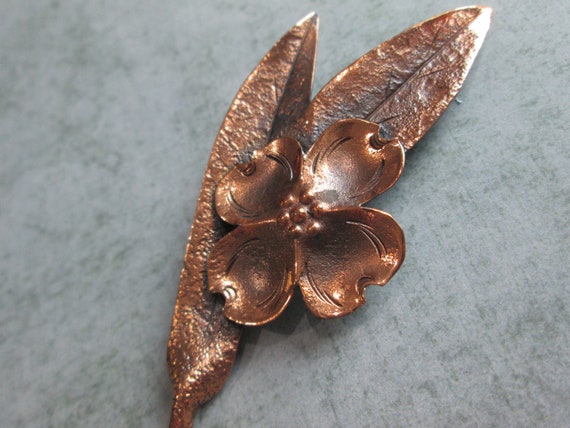 Vintage Unsigned Stuart NYE Copper Dogwood Brooch - image 5