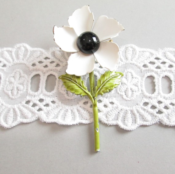 Adorable Vintage Enamel Black and White Daisy Bro… - image 4