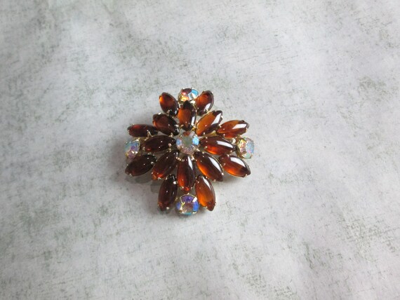 Vintage Amber Tone Glass and Auora Borealis Brooch - image 3