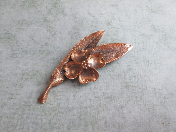 Vintage Unsigned Stuart NYE Copper Dogwood Brooch - image 4