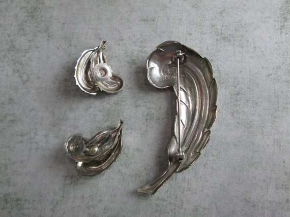 Vintage Coro Pegasus Silver Feather Brooch and Sc… - image 2