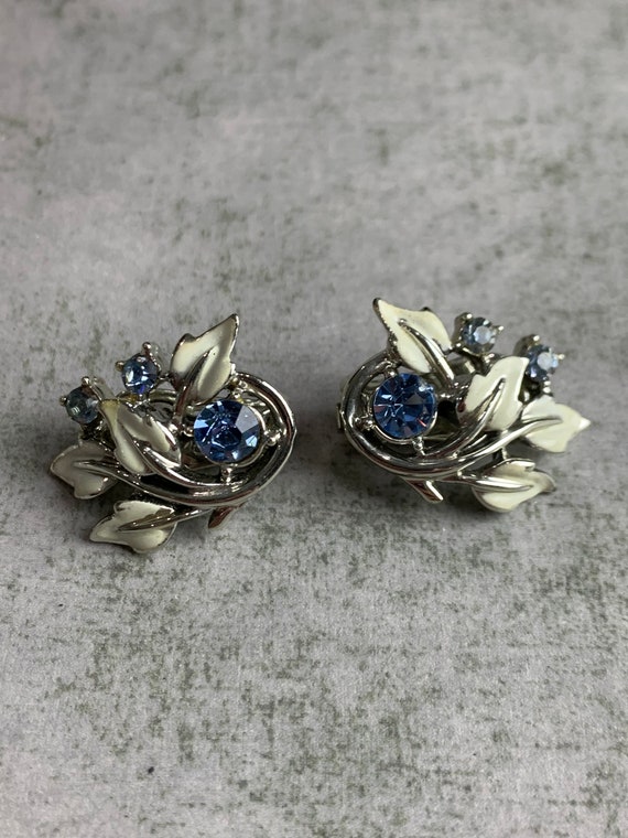 Vintage Coro Silver and White Enamel Flowers with… - image 2