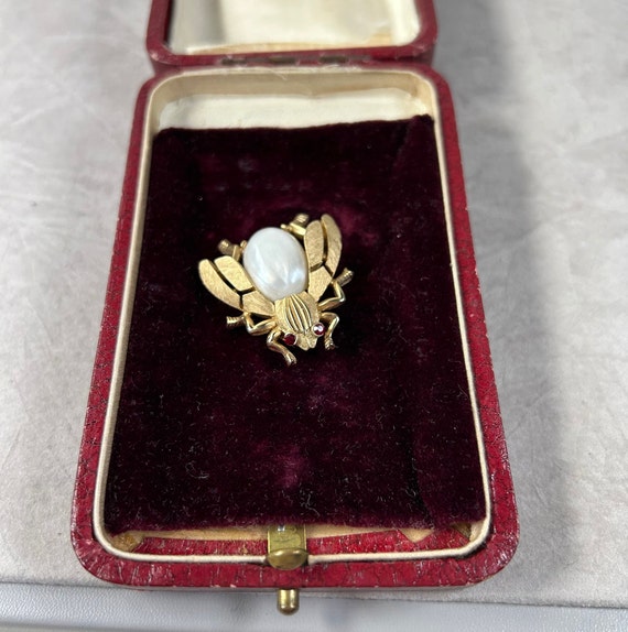 Vintage Crown Trifari Fantasia Gold Tone Fly Brooch With Faux