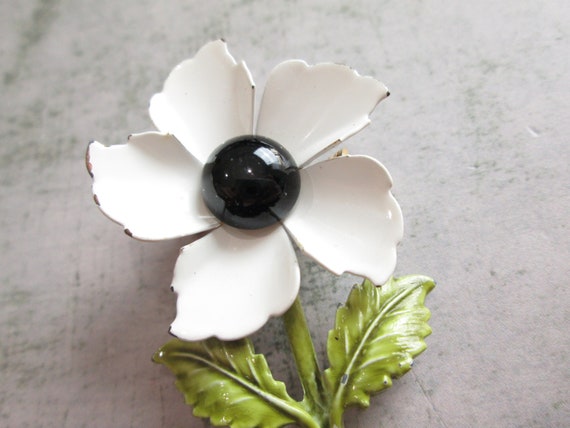 Adorable Vintage Enamel Black and White Daisy Bro… - image 2