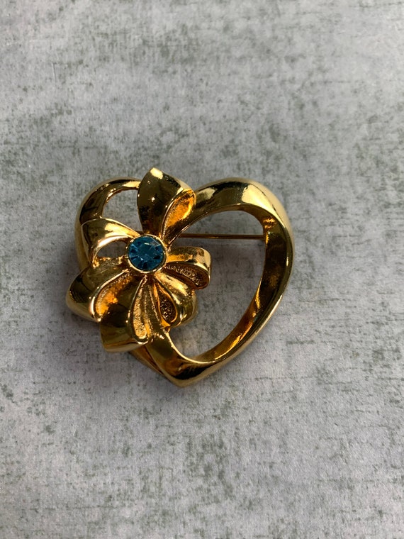 Vintage Avon Gold Tone Heart With Bow Brooch - image 3