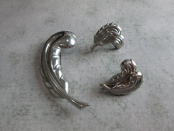 Vintage Coro Pegasus Silver Feather Brooch and Sc… - image 1