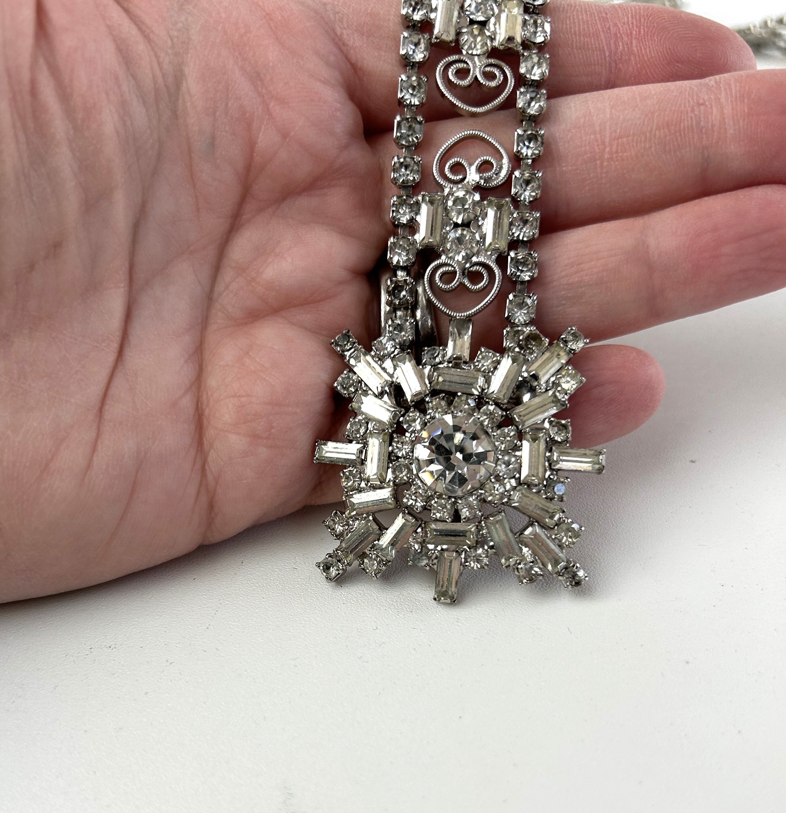Vintage JULIANA D&E Clear Rhinestone Chain Belt VINTAGE JULIANA D&E Gold Tone W/ Black/ Clear Color Stones  main image 4