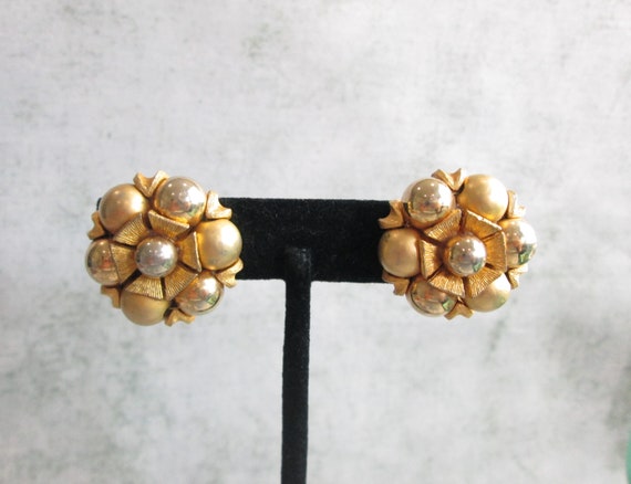 Vintage Kramer Gold Bead Clip On Earrings - image 5