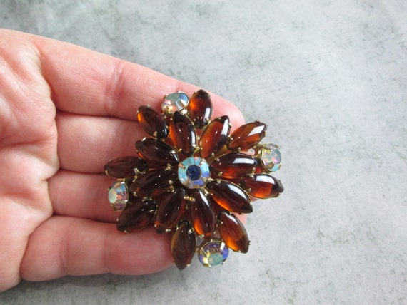 Vintage Amber Tone Glass and Auora Borealis Brooch - image 4