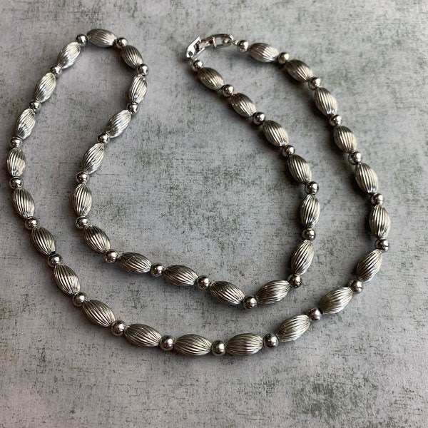 Vintage Napier Patent Pending Silver Textured Metal Bead Necklace