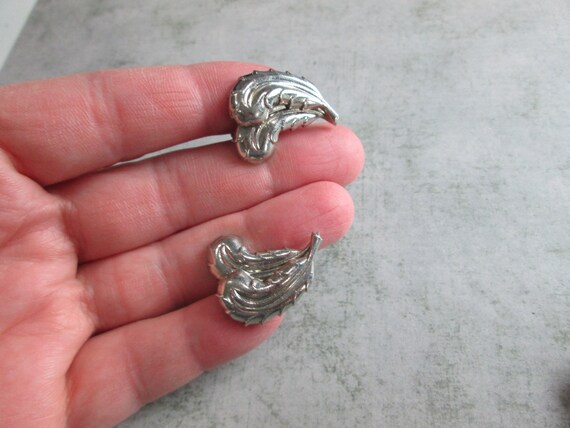 Vintage Coro Pegasus Silver Feather Brooch and Sc… - image 5