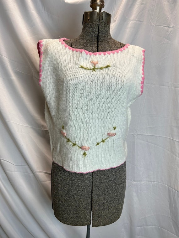 Vintage Cottagecore White and Pink Embroidered Flo