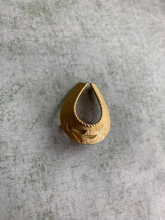 Vintage Mamselle Gold Tone Horseshoe Brooch Gem