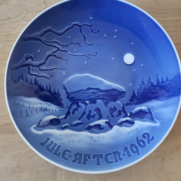 Bing & Grondahl Christmas Plate 1962 Jule Aften  (Christmas Eve) 1962 Denmark  Danmark  Jul Plate is 7.25 inches Perfect! Danish Monument