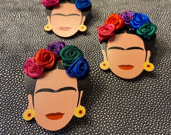 Brooch Frida wood with flower wreath, handmade