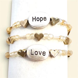 Love & Hope Perlenarmband-Set - Goldherz stapelbare Armbänder mit ermutigender Schriftbotschaftskarte