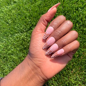 Dotted-press on nails
