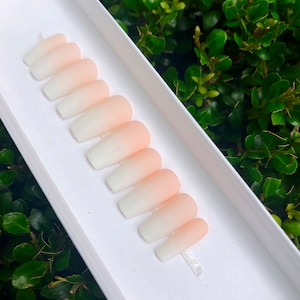 Frosty- Press-on nails