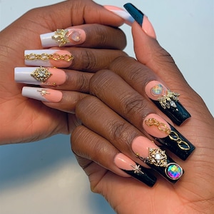 Royalty-Press on nails