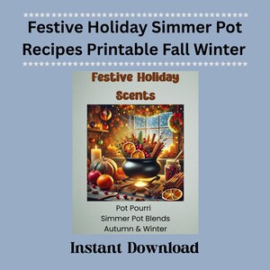 Puede incluir: Una impresión digital con recetas festivas de olla a fuego lento. La imagen muestra una olla negra llena de popurrí, rodeada de calabazas, naranjas y velas. El texto incluye "Festive Holiday Scents" y "Instant Download."