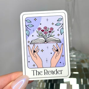 Der Leser Tarot Kartenaufkleber | Kindle Sticker | Bücherwurm | Wasserfester Vinyl-Aufkleber | Geschenk für Buchliebhaber | Laptop Aufkleber