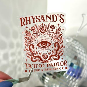 Sticker Rhysand's tattooshop | Doorzichtige sticker | Op ACOTAR geïnspireerd | SJM | Kindle-sticker | Waterdicht | Cadeau voor boekenliefhebber | Boekachtig