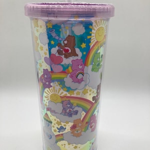 Care Bears Travel Tumbler 20 oz Tazza con coperchio e cannuccia inclusi - Nuovo di zecca