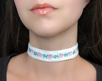 White Flower Choker, Coquette Pink Rose Necklace, Dainty Embroidered Ribbon Victorian Choker, Fairycore Floral Necklace, Cottagecore Jewelry